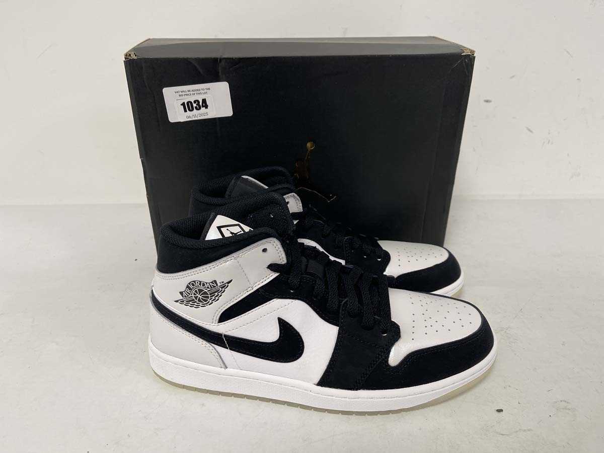 Lot 1034 - Air Jordan 1 Mid se trainers in white size UK8....