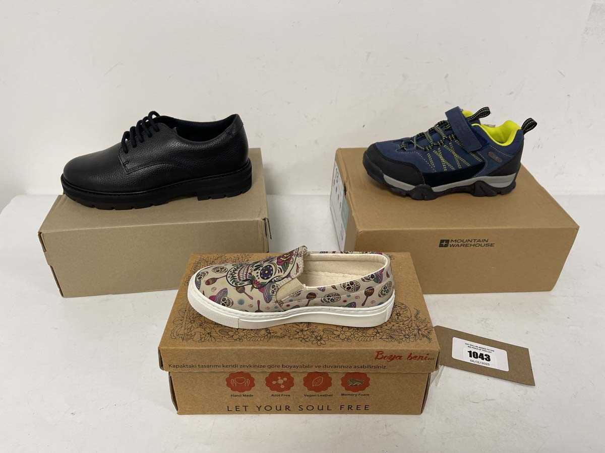 Lot 1043 - 3x Boxed pairs of children's shoes to include...