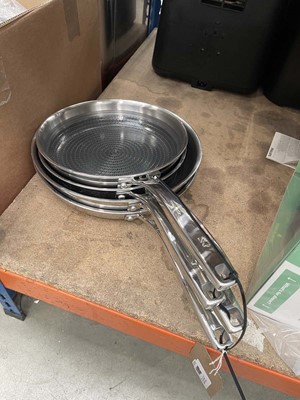 Lot 3014 - 4 Master Pro frying pans