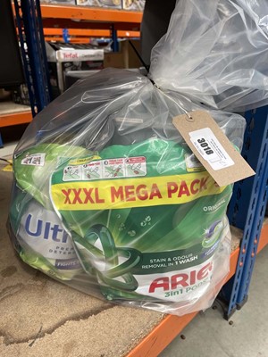 Lot 3018 - Bag of various cleaning detergent