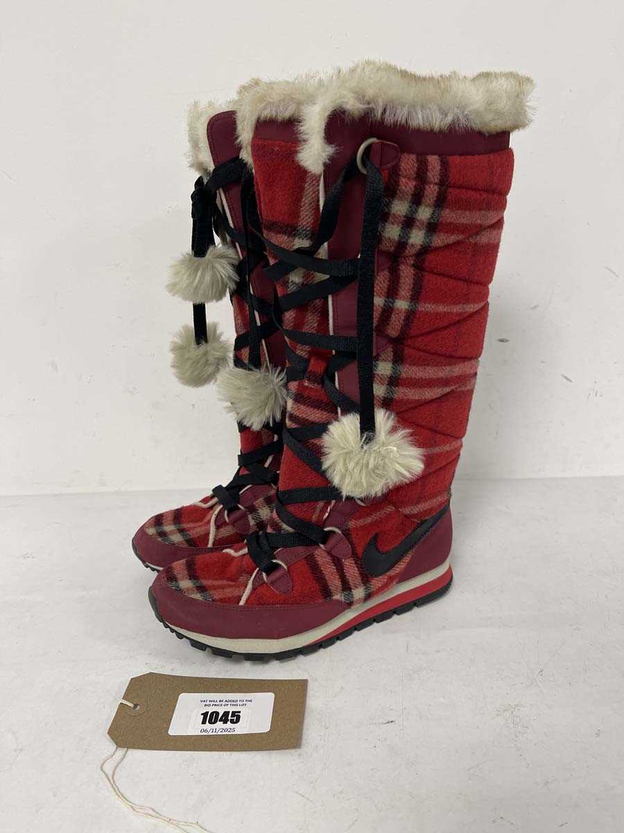 Lot 1045 - Nike winter hi 3 premium snow boots in red...