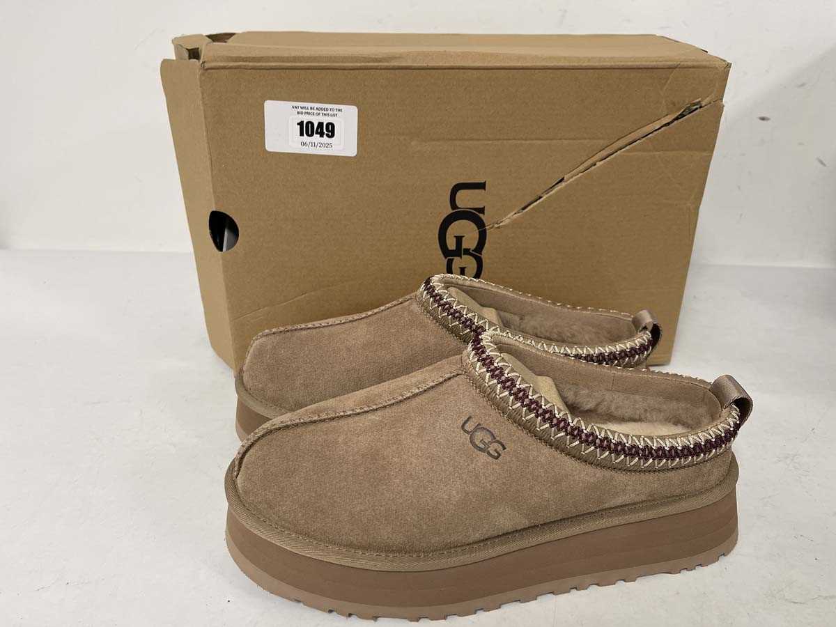 Lot 1049 - Ugg tazz II slippers in brown size UK7 - boxed