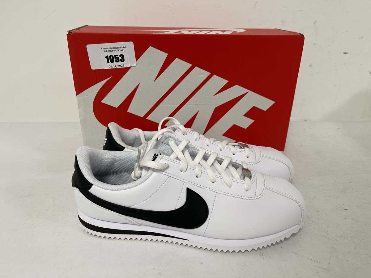 Lot 1053 - Nike kids cortez trainers in white size UK6 -...