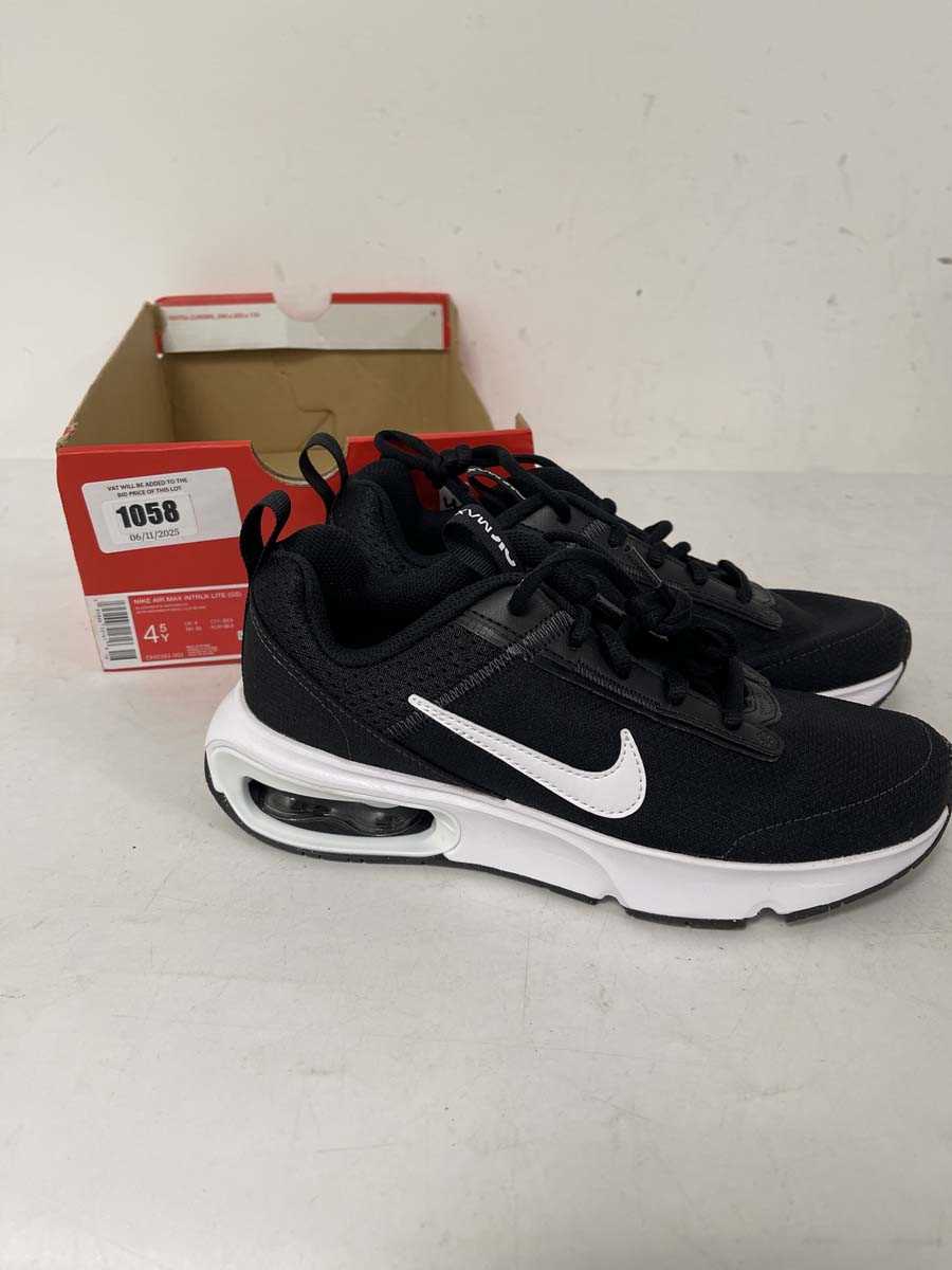 Lot 1058 - Nike air max intrlk lite trainers in black...