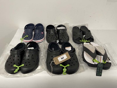 Lot 1071 - 6x Pairs of Crocs in various styles and sizes