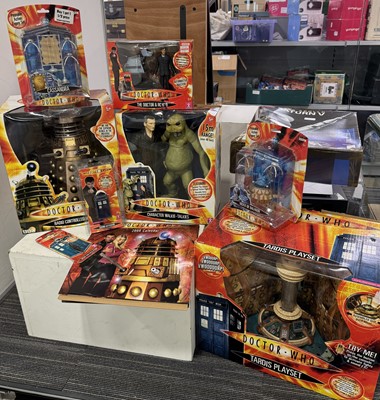 Lot 2156 - Selection of boxed Doctor Who collectibles to...