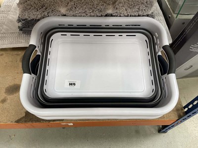 Lot 3075 - 3 space saving laundry baskets
