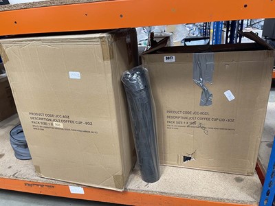 Lot 3077 - Disposable cups and lids