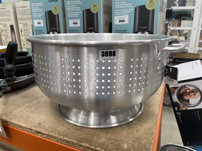 Lot 3098 - Large colander