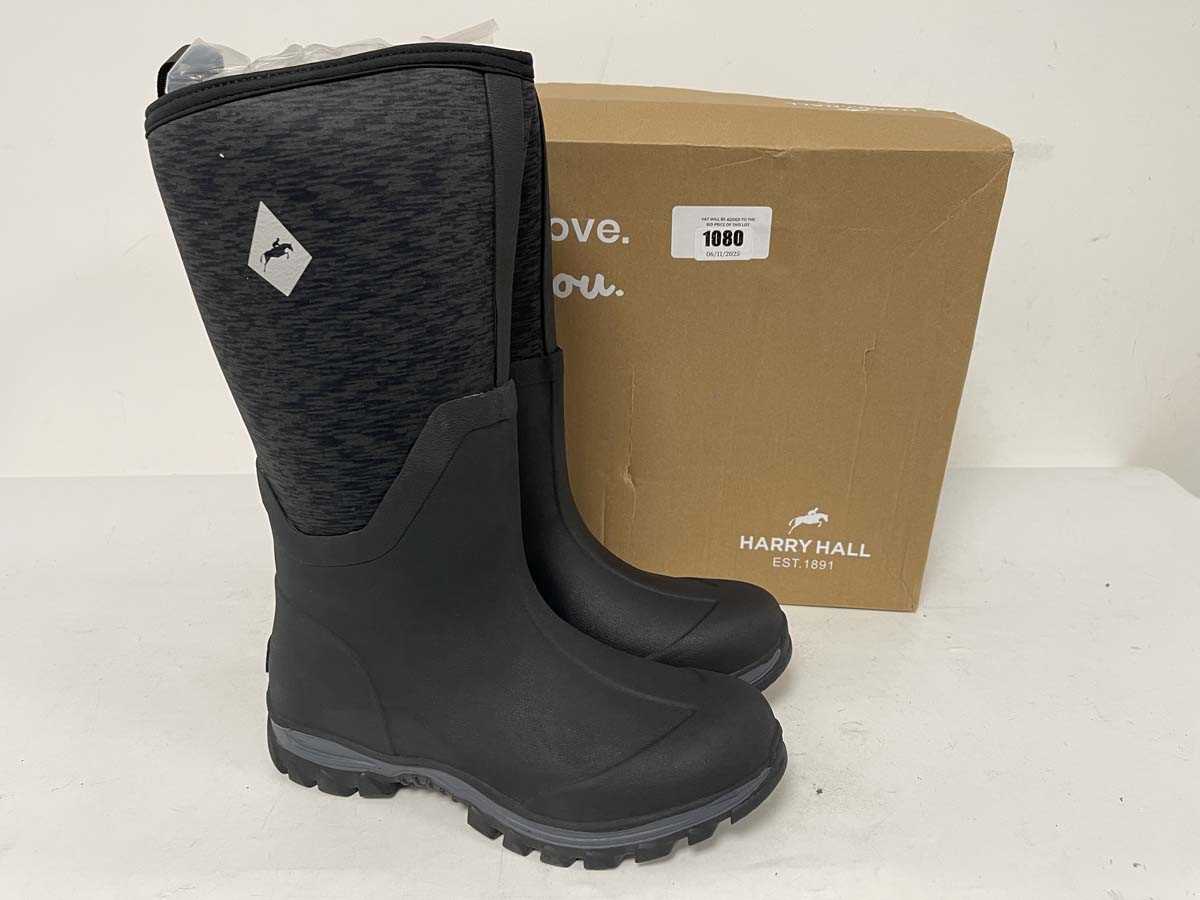 Lot 1080 - Harry Hall neoprene wellington boots in black...