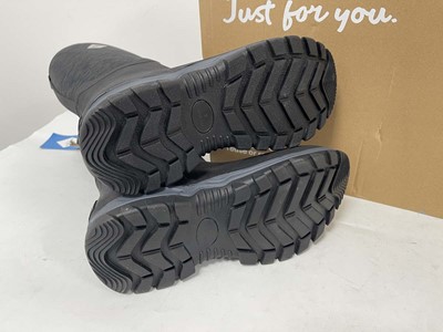 Lot 1080 - Harry Hall neoprene wellington boots in black...