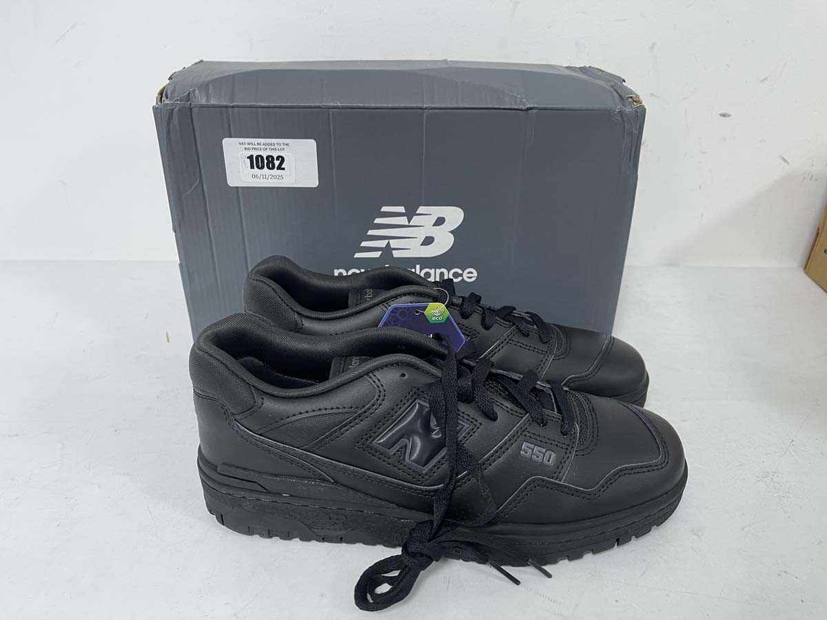 Lot 1082 - New Balance 550 trainers in black size UK8 -...