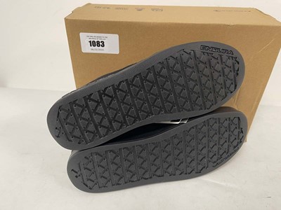 Lot 1083 - Endura hummvee flat pedal shoes in black size...