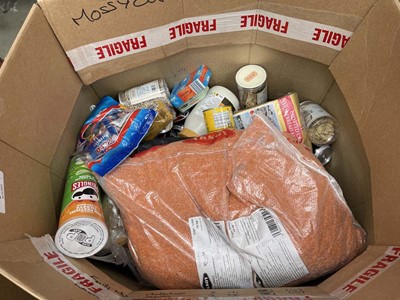 Lot 3157 - Lage box of various food and drinks