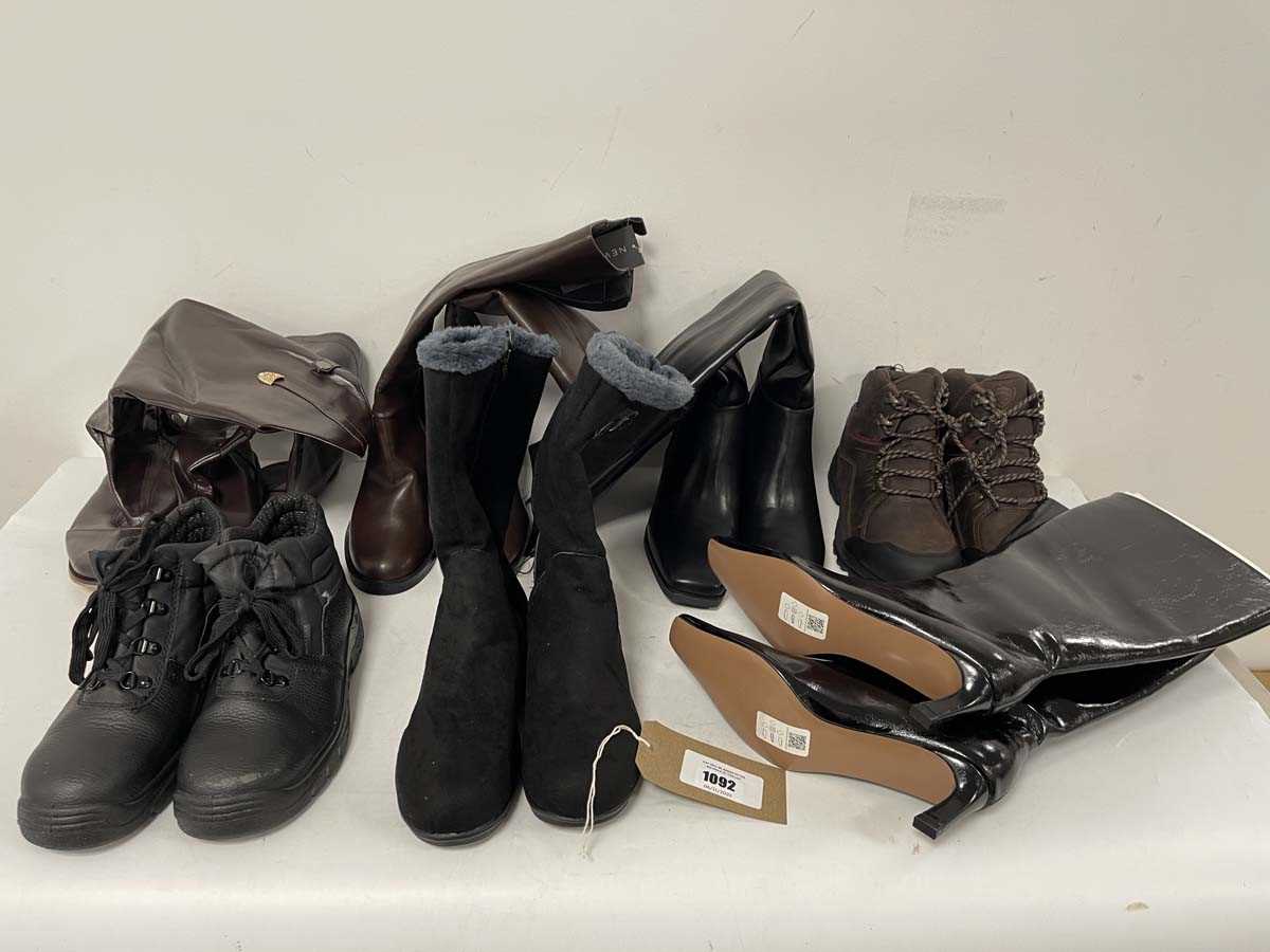 Lot 1092 - 7x Pairs of boots in various styles to include...