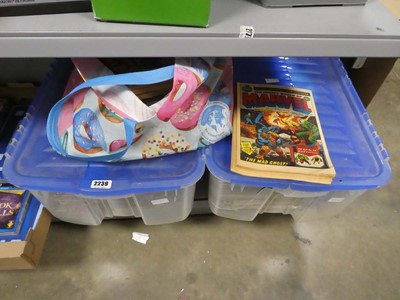 Lot 2239 - Two boxes and a bag containing a large...