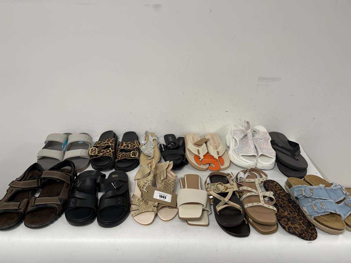 Lot 1093 - 15x Pairs of sandals in various styles to...