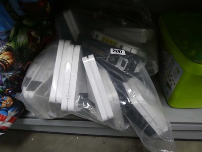 Lot 2247 - Bag containing various routers