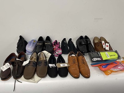Lot 1096 - 11x Pairs of shoes in various styles to...