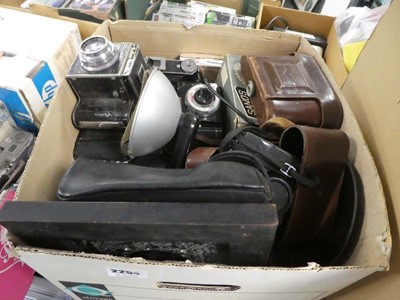 Lot 2254 - Box containing various cameras and camera...
