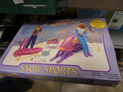 Lot 2275 - 2 boxes containing various dolls