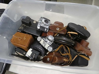 Lot 2281 - Box containing various cameras and camera...