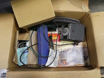 Lot 2289 - Selection of model railway accessories incl....