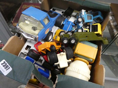 Lot 2397 - Box containing various die cast vehicles