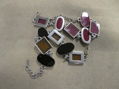 Lot 2359 - Bag containing various jewellery items