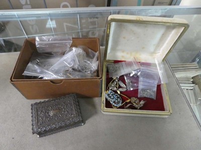 Lot 2360 - Two boxes containing various jewellery items