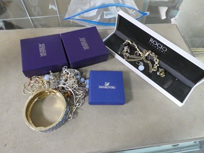 Lot 2361 - Bag of jewellery items