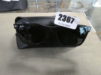 Lot 2367 - Pair of Ray-Ban sunglasses in a case
