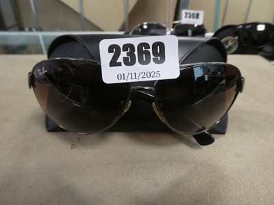 Lot 2369 - Pair of Ray-Ban sunglasses in a case