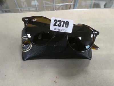 Lot 2370 - Pair of Ray-Ban sunglasses in a case