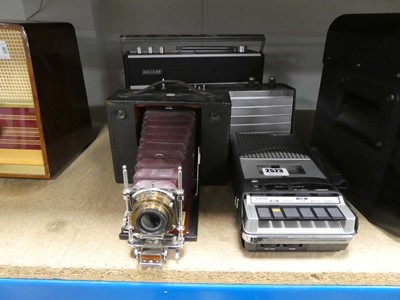Lot 2523 - Selection of 2 vintage radios from Hacker and...