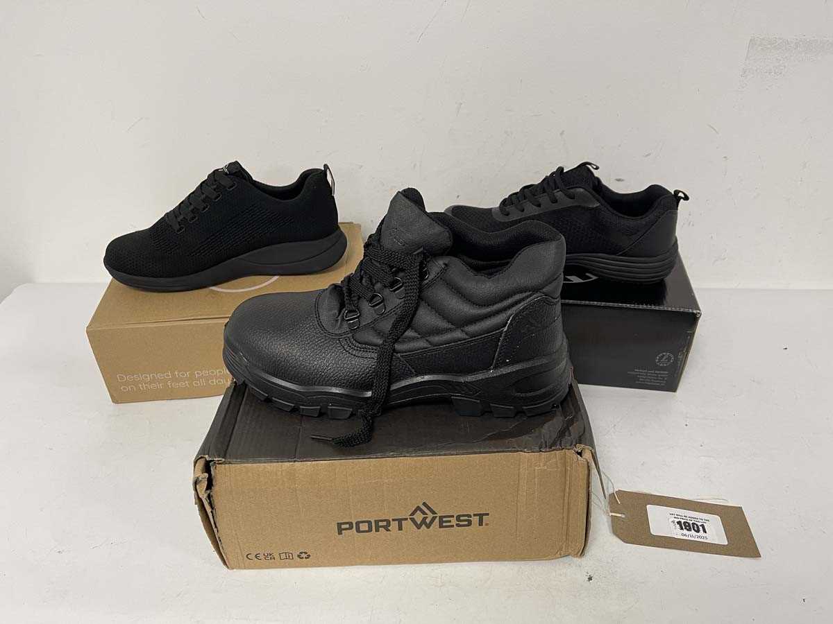 Lot 1901 - 3x Boxed pairs of shoes to include Wearertech...