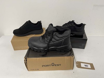 Lot 1901 - 3x Boxed pairs of shoes to include Wearertech...