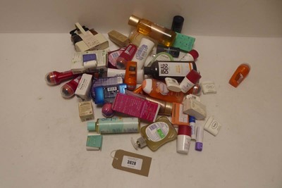 Lot 3359 - Selection of soaps, deodorants and bath salts