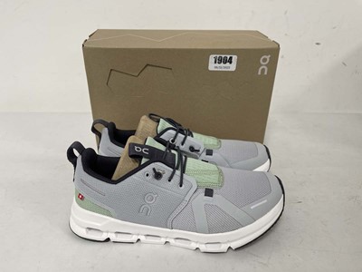 Lot 1904 - On Cloud Running children's cloudsky trainers...