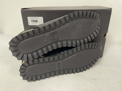 Lot 1908 - Hugo Boss parkour trainers in black size UK11 -...