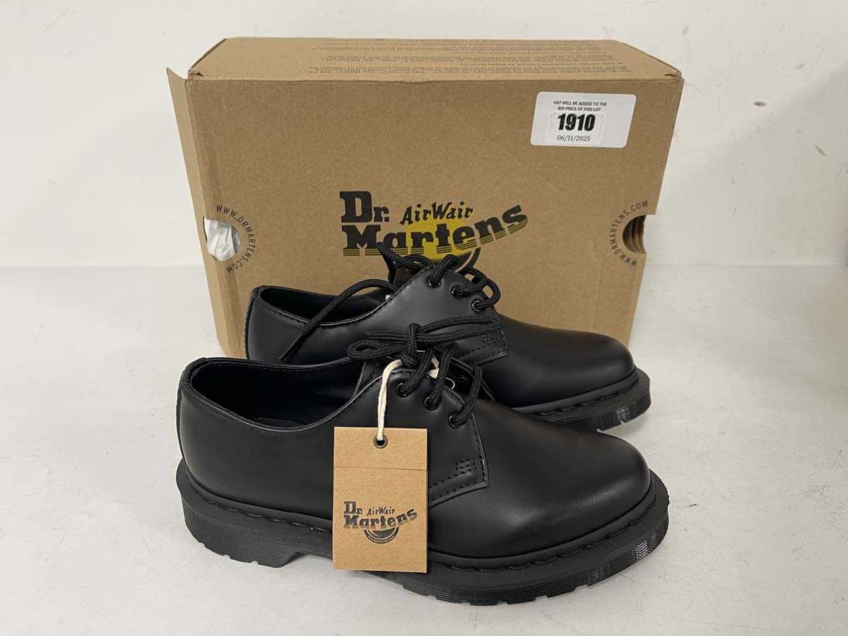 Lot 1910 - Dr Martens 1461 mono shoes in black size UK4 -...