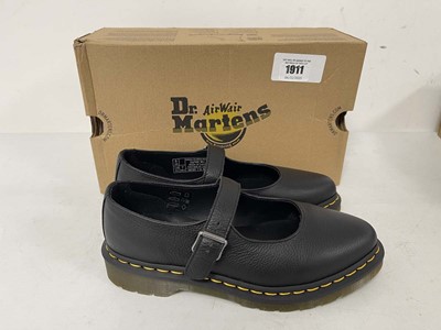 Lot 1911 - Dr Martens elphie MJ shoes in black size UK5 -...