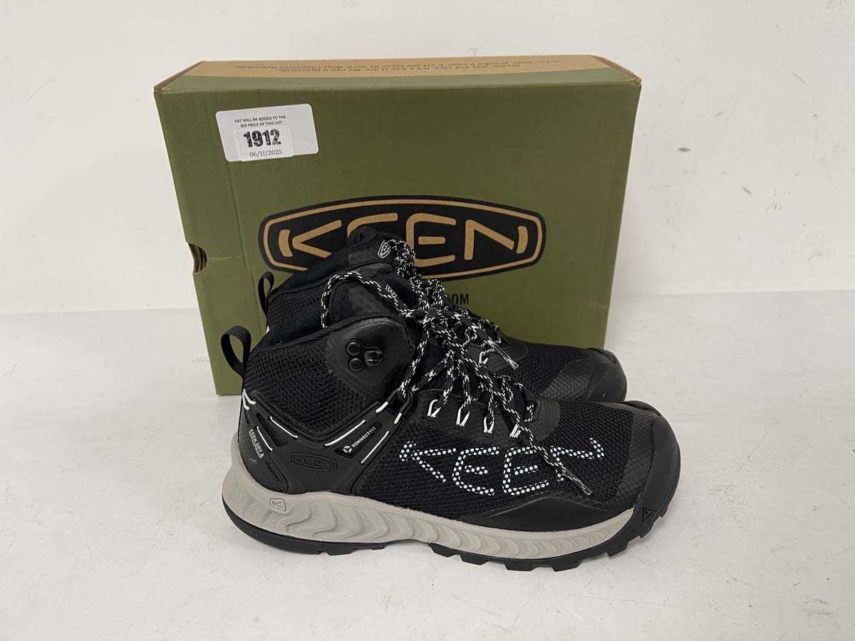 Lot 1912 - Keen nxis evo mid wp trainers in black size...