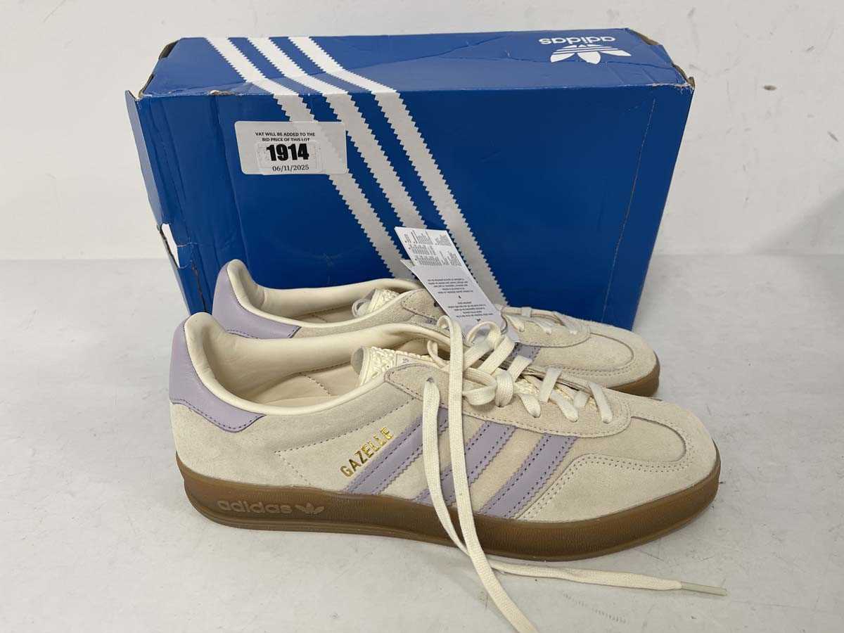 Lot 1914 - Adidas gazelle indoor trainers in beige size...