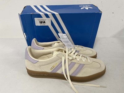 Lot 1914 - Adidas gazelle indoor trainers in beige size...