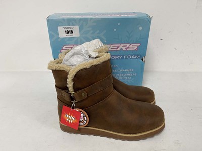 Lot 1915 - Sketchers water repellant home sweet home...