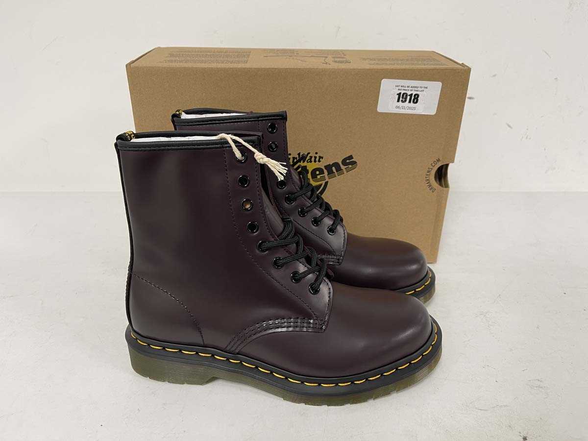 Lot 1918 - Dr Martens 1460 boots in burgandy size UK5 -...