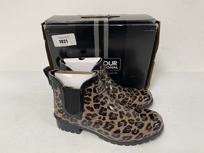 Lot 1921 - Barbour International assen chelsea wellington...