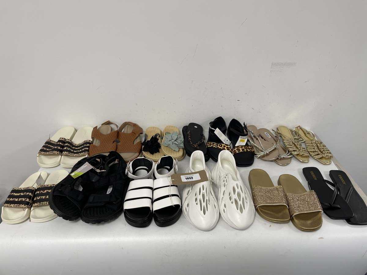 Lot 1933 - 14x Pairs of sandals in various styles to...
