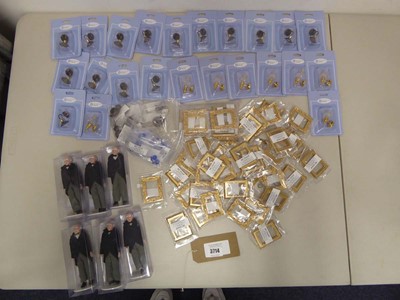 Lot 3367 - An assortment of Minimum World items